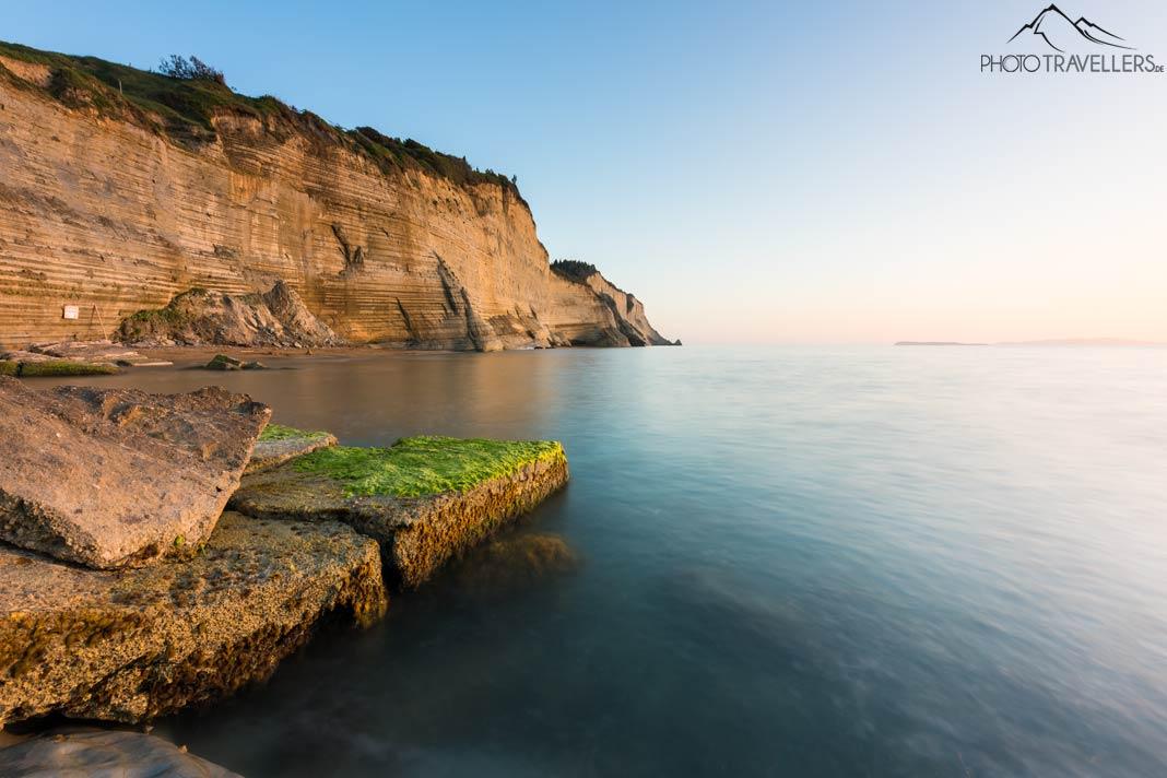 La playa de Loggas a la luz de la tarde