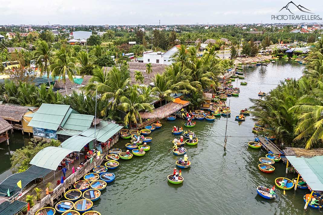 Le Coconut Village avec les bateaux ronds près de Hoi An vus du ciel