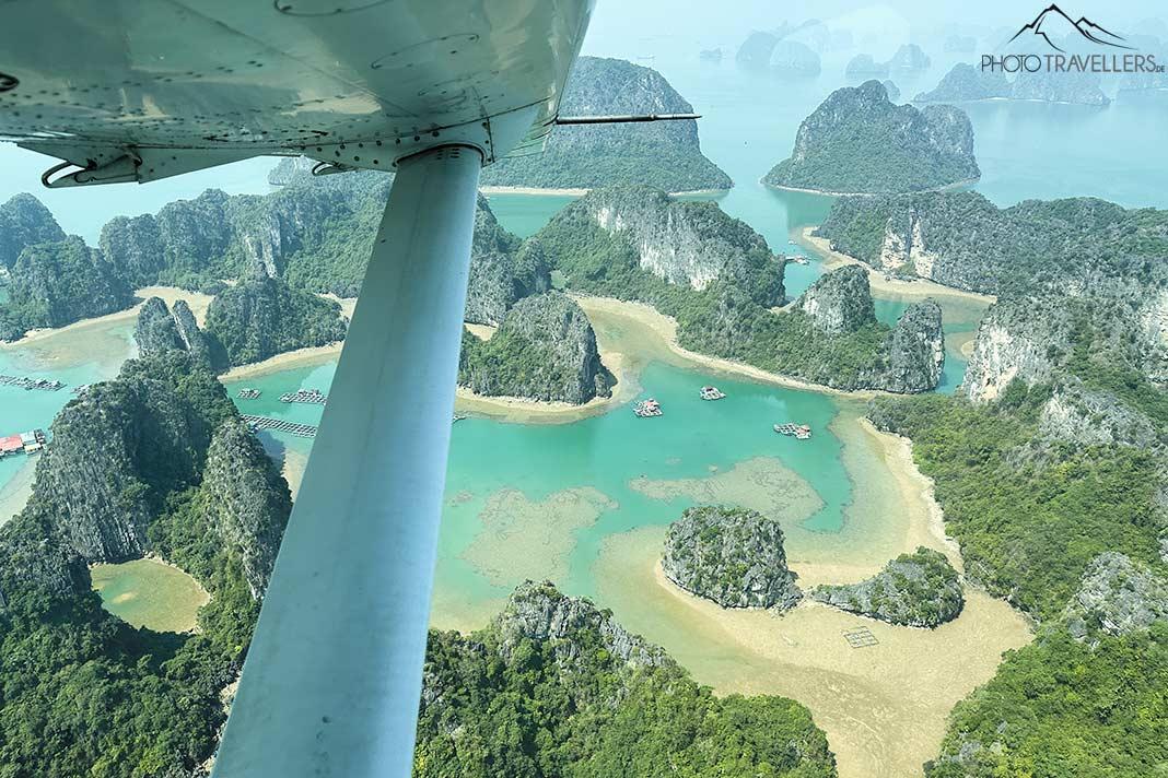 Vue d'un hydravion sur la baie d'Halong