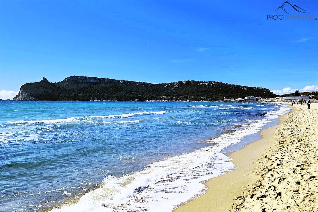 Le Sella del Diavolo représente la pointe d'un rocher à la plage de sable Poetto