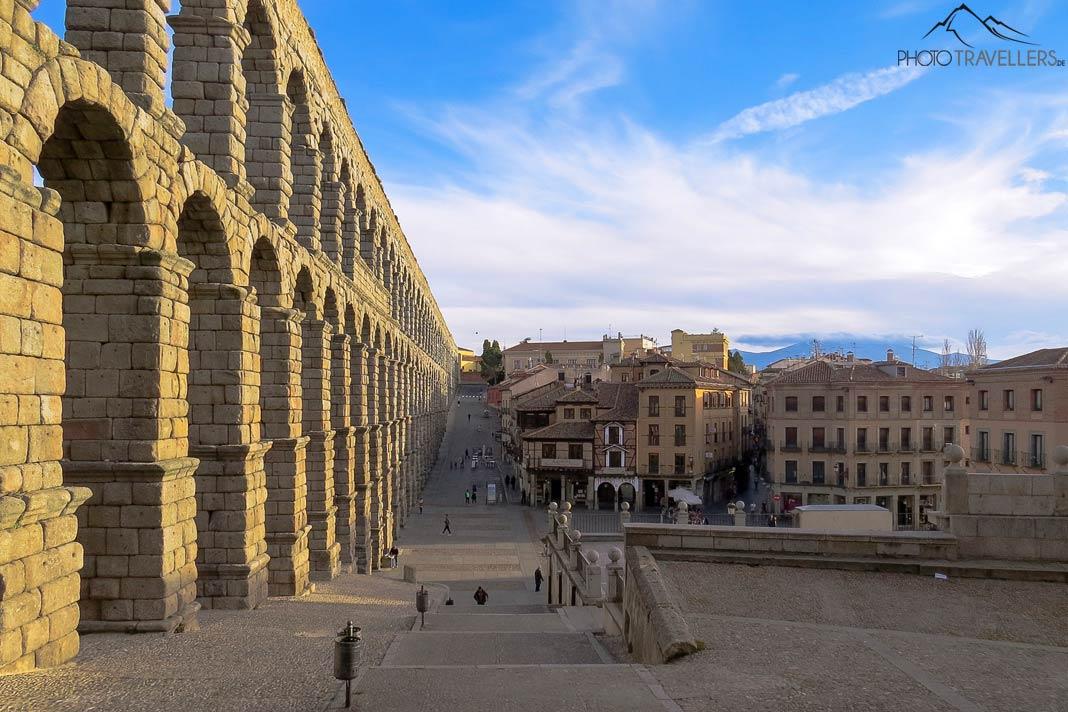 L'aqueduc romain de Ségovie au coucher du soleil