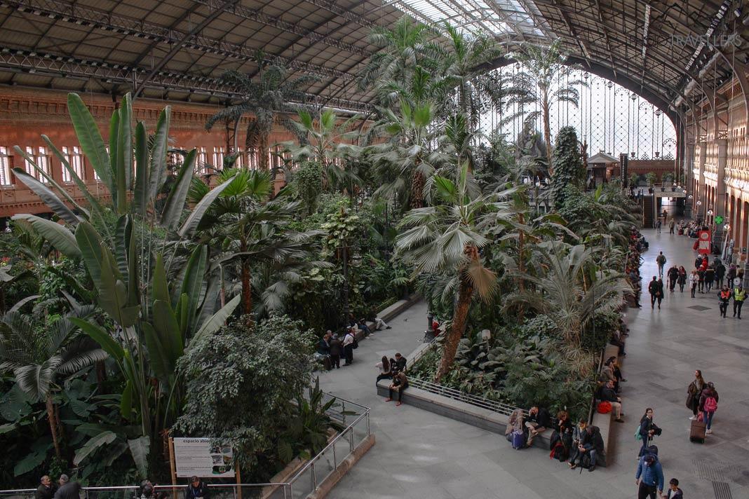 La halle de la gare d'Atocha avec des plantes