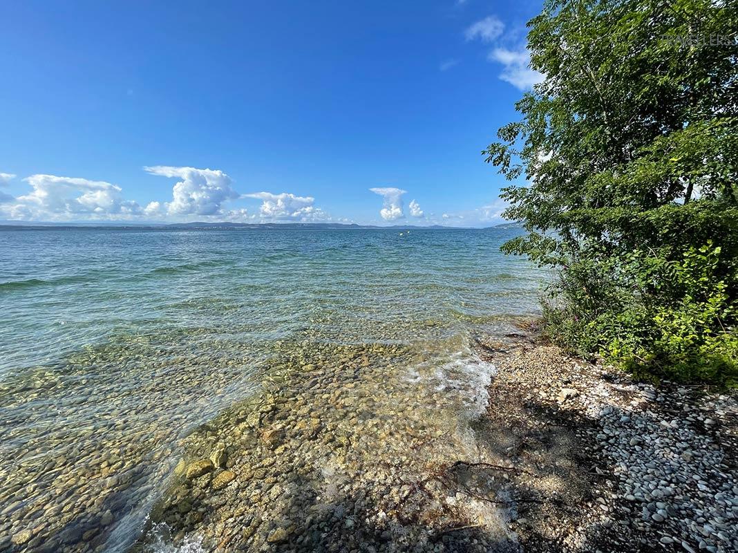 Vista da margem para o Lago Neuchâtel