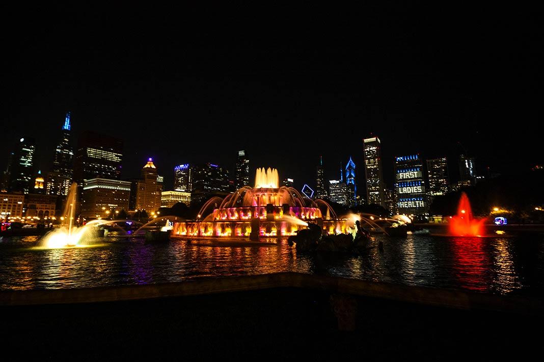 La fontaine Buckingham dans le Grant Park la nuit