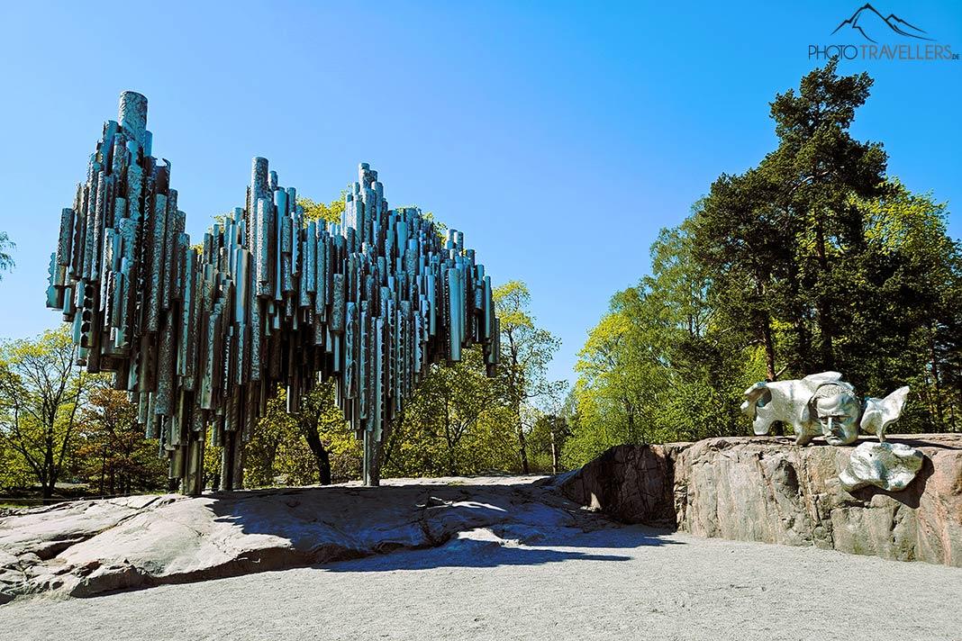Le monument constitué de 600 tubes métalliques de Sibelius.
