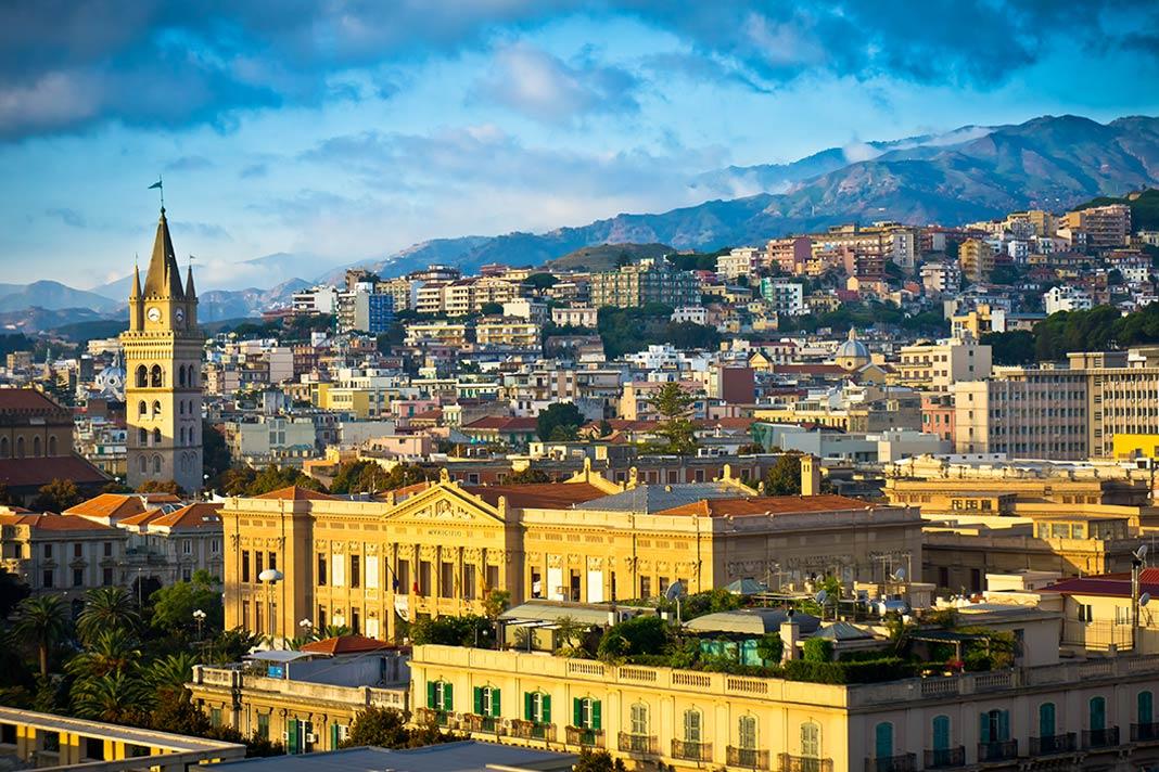 Vista da cidade de Messina na Sicília