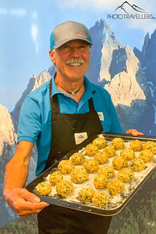 Les Kasknödel non terminés sur la plaque