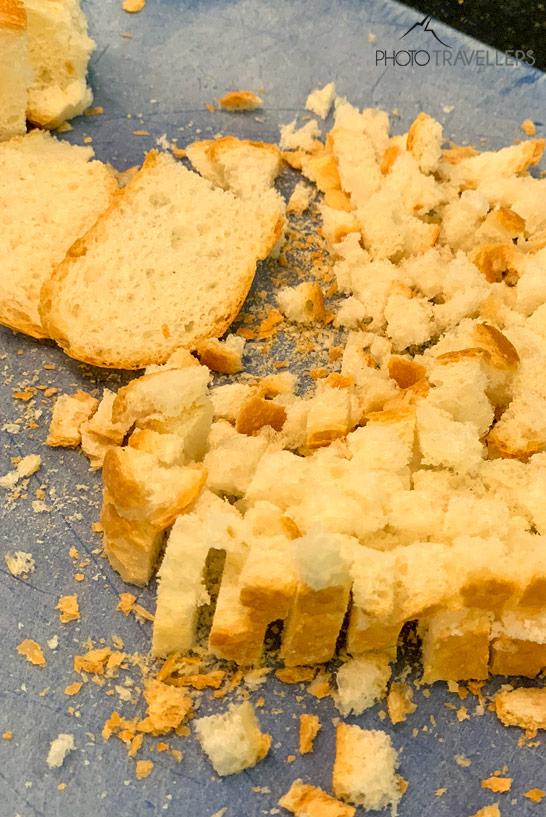 Cubes de pain pour la pâte à knödel