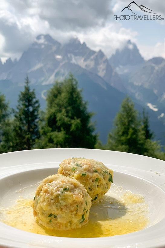 Les Kasknödel prêts dans du beurre