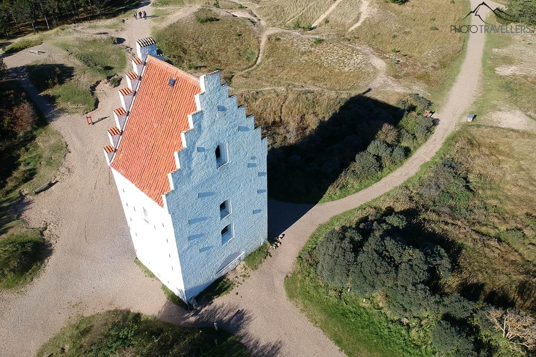L'église ensablée Saint-Laurent à Skagen vue du ciel