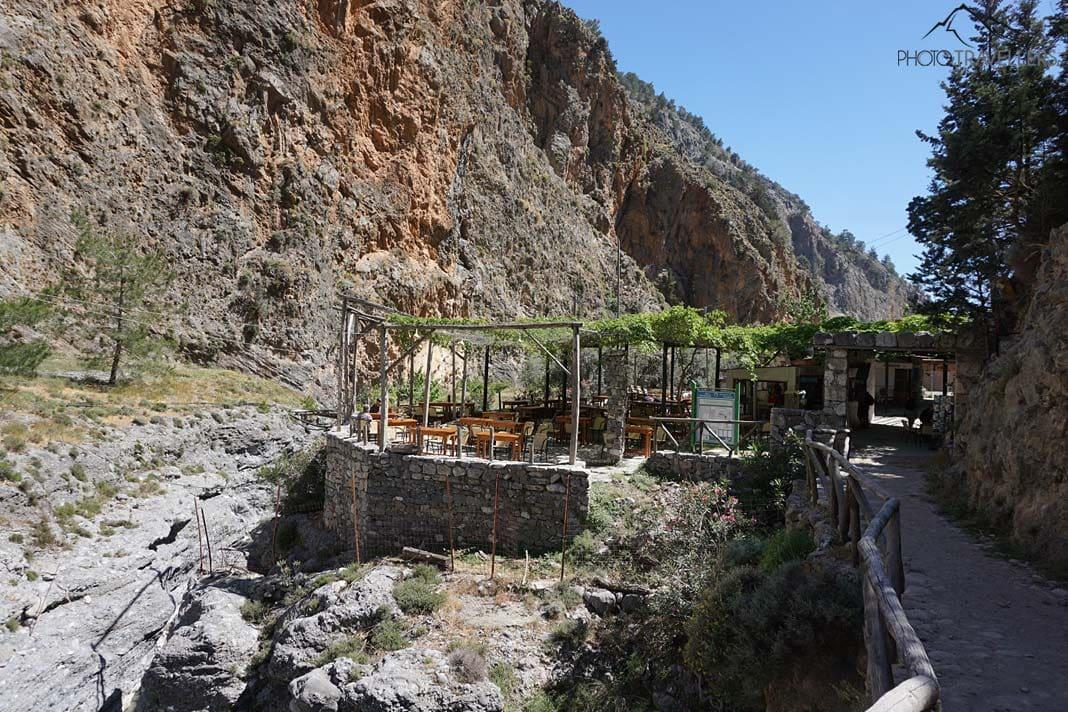 La taverne à la fin de la gorge de Samaria