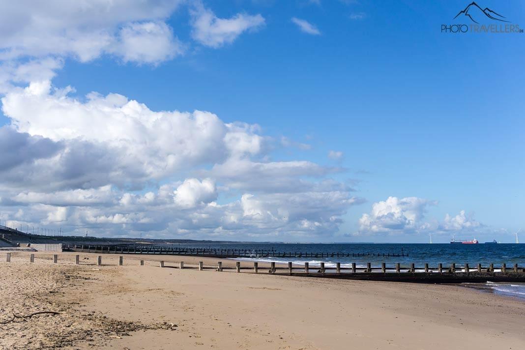 La longue plage de sable d'Aberdeen