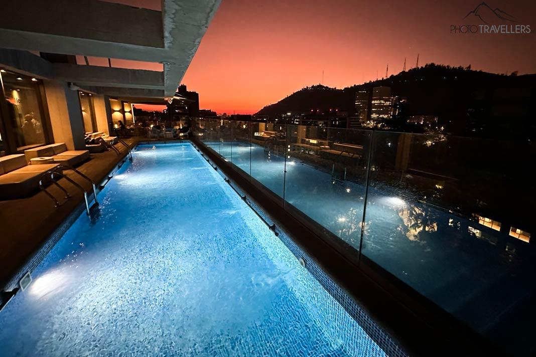 Crepúsculo no Skybar do Solace Hotel Santiago