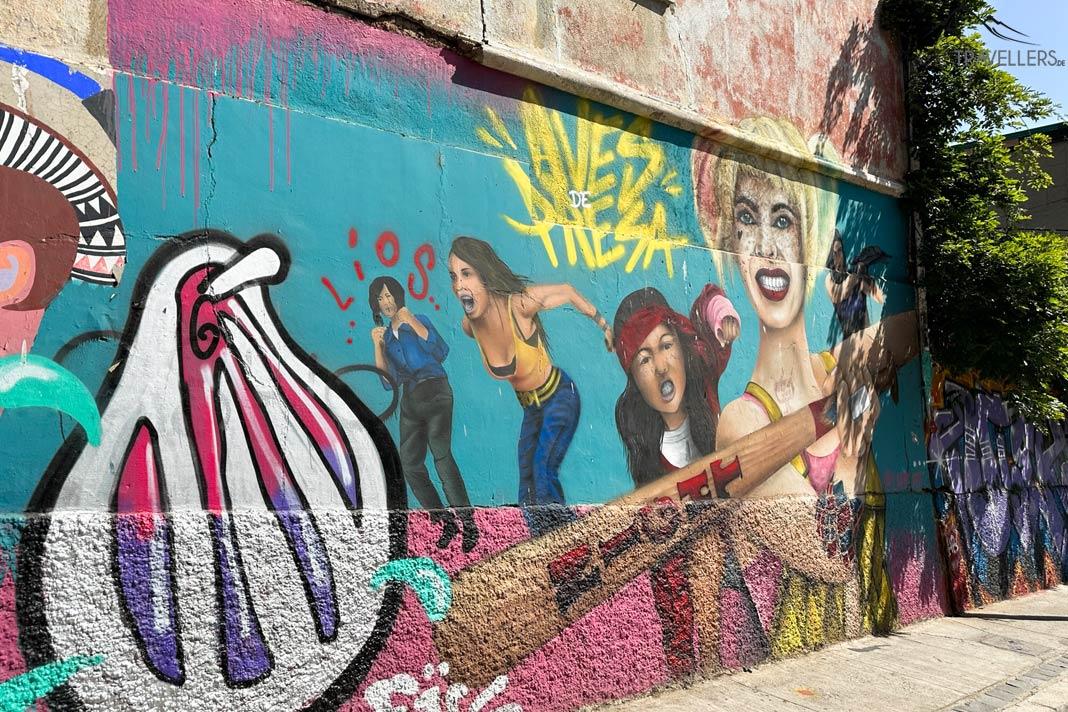 Um grafite com pessoas em Valparaíso