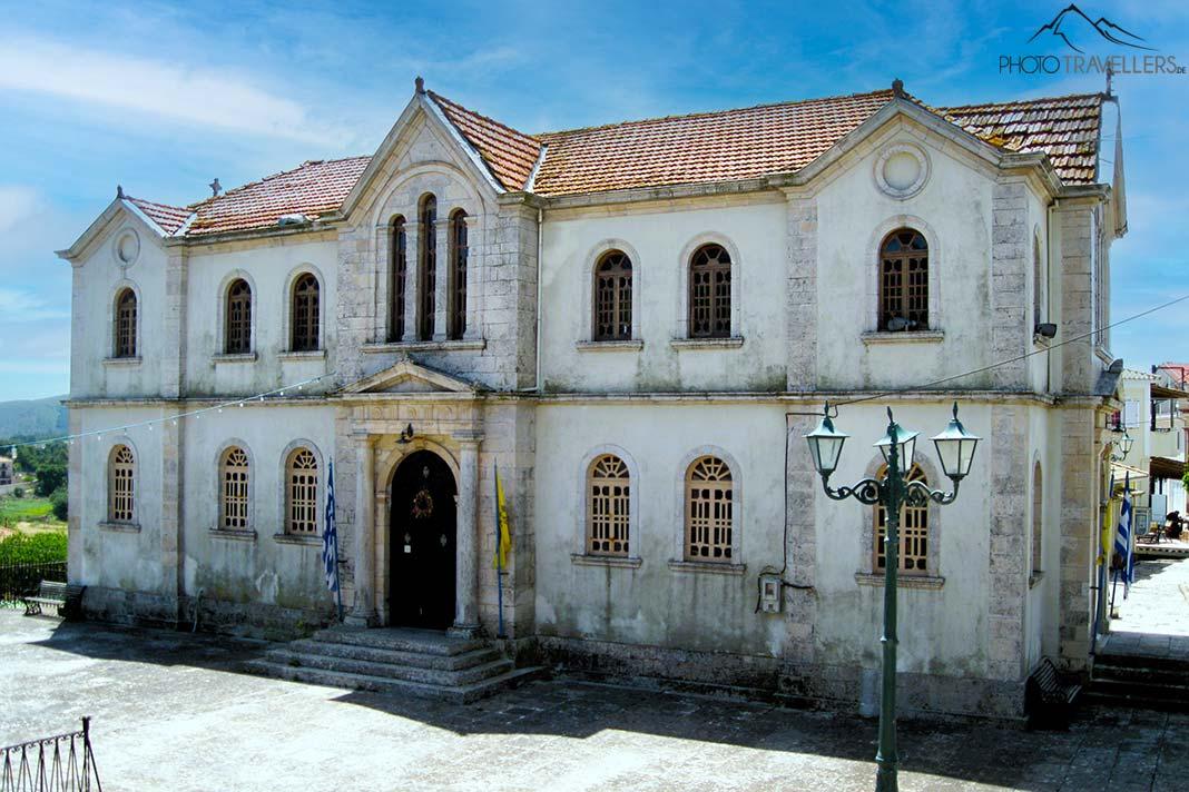 L'enduit de façade de l'église Agios Nikolaos à Kiliomenos s'effrite