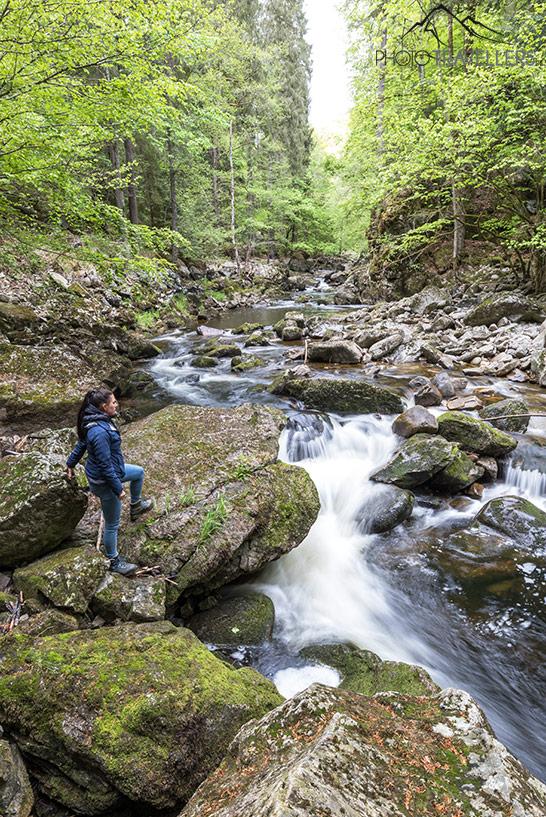 La blogueuse voyage Biggi Bauer dans la Steinklamm en Bavière