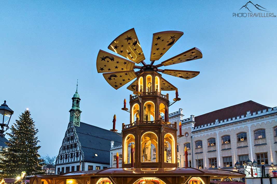 La pyramide illuminée sur le marché de Noël de Zwickau