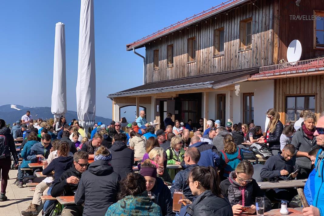 Terrasse ensoleillée du Berggasthof Neureuth