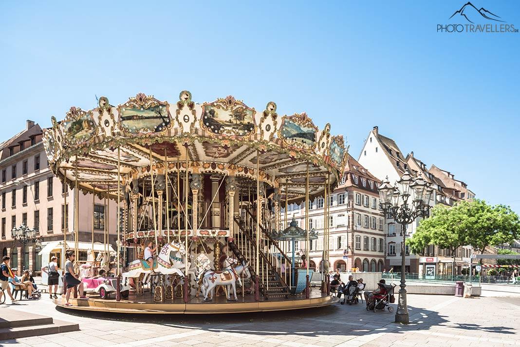 Le carrousel historique sur la place Gutenberg à Strasbourg
