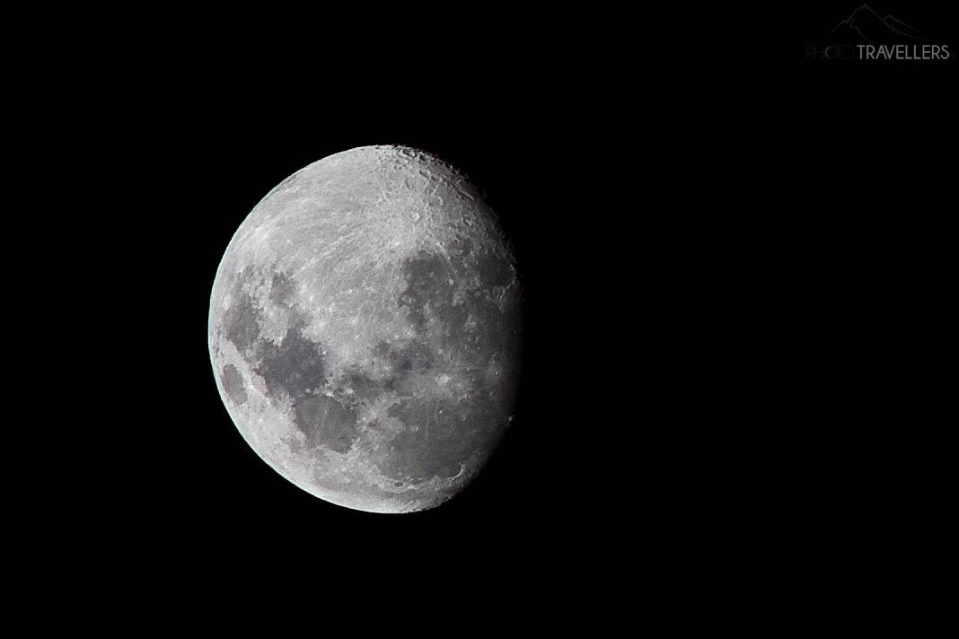 Una imagen de la luna en primer plano