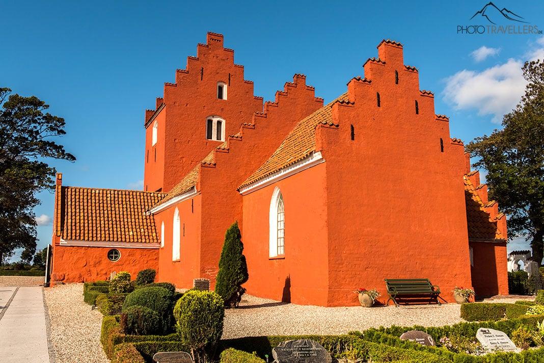 L'église d'Odden peinte en rouge