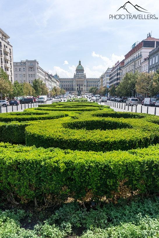 A famosa Praça Wenceslau com o Museu Nacional em Praga