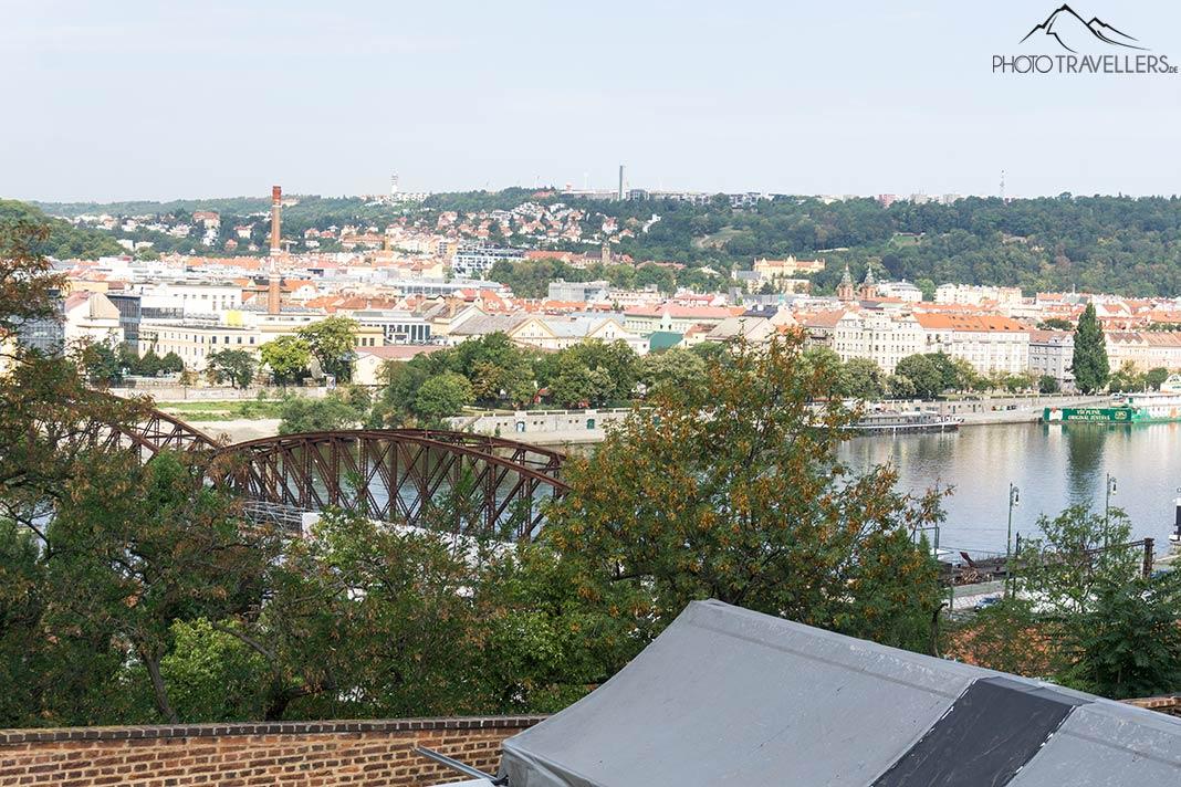 A vista do paredão do castelo de Vyšehrad para Praga