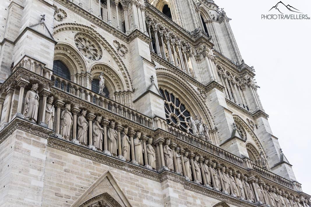 A fachada da igreja de Notre Dame em Paris