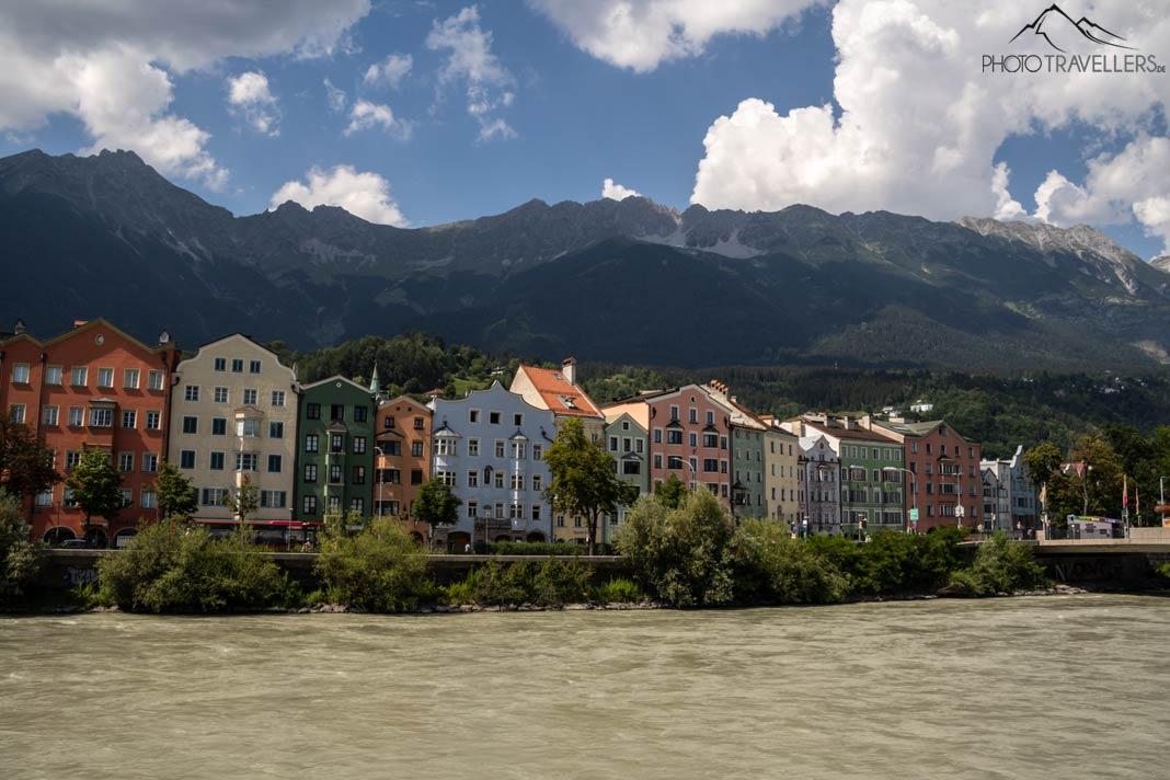 Un des motifs photographiques les plus connus d'Innsbruck : les maisons colorées sur la Mariahilfstraße