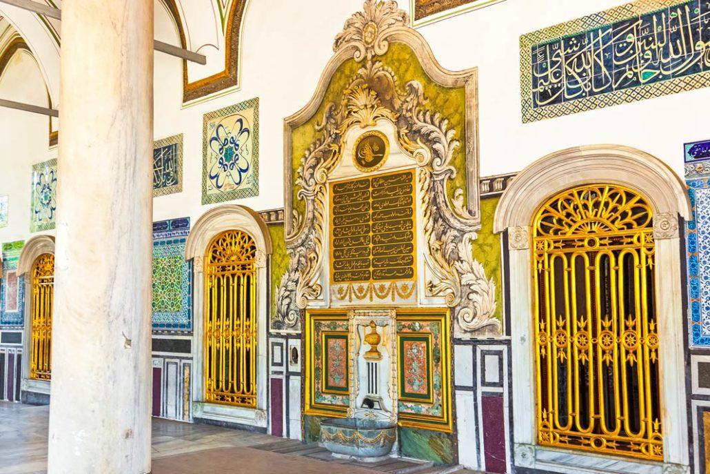 Vue de l'intérieur doré du palais de Topkapi
