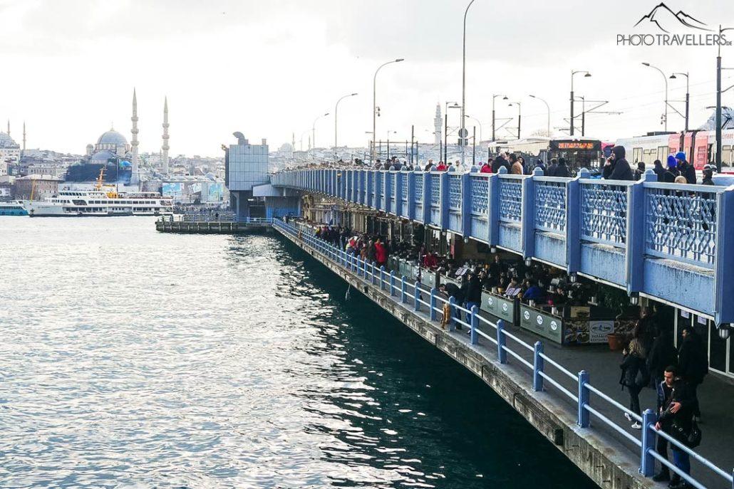 Vue du pont de Galata de côté