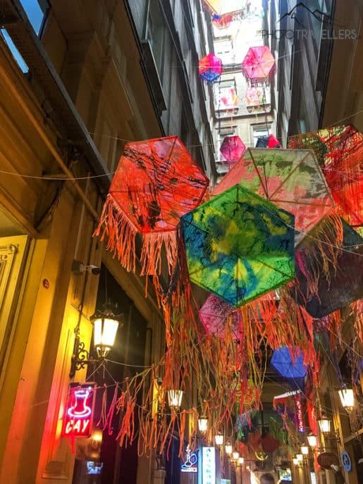 Une rue d'Istanbul avec des bijoux