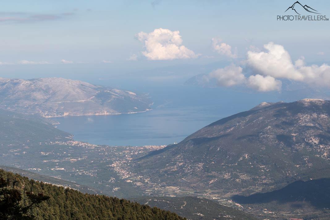 Vue du sommet de l'Enos sur les îles ioniennes