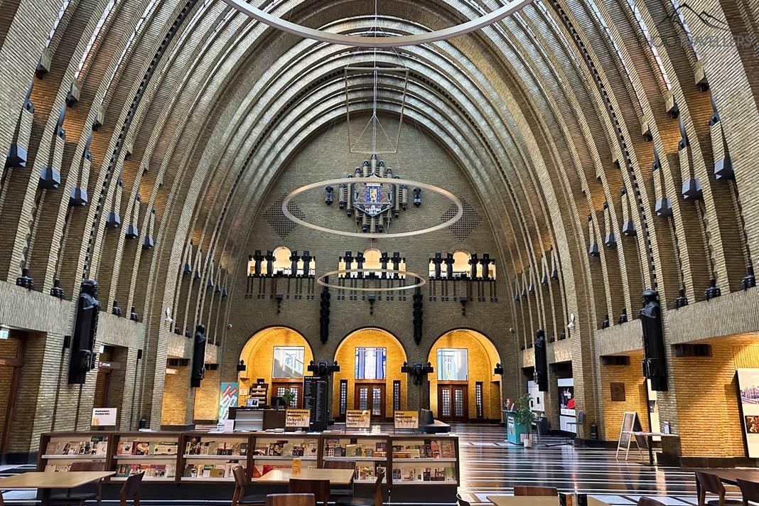 La grande halle de l'ancienne poste principale à Utrecht