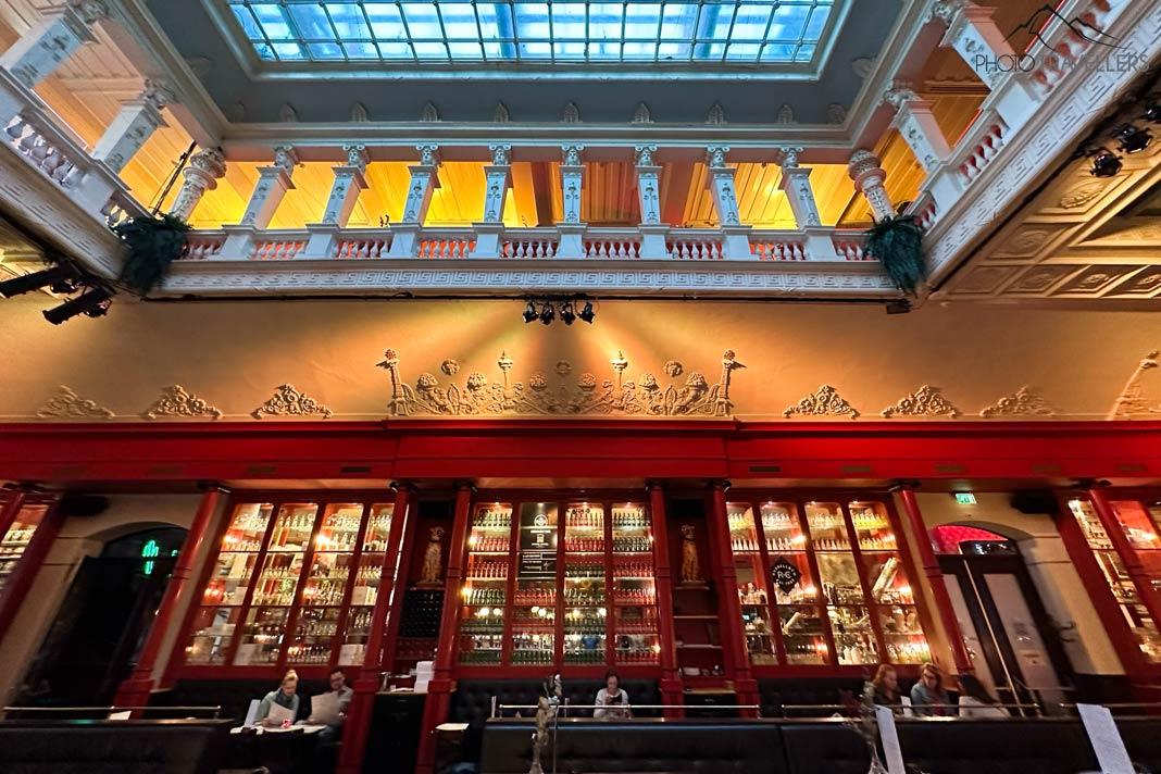 L'intérieur imposant de l'ancien magasin Winkel van Sinkel à Utrecht