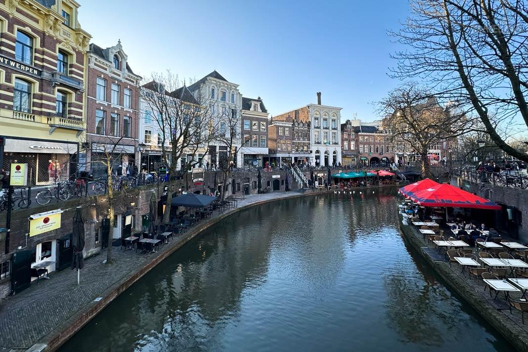 La vue sur l'Oudegracht à Utrecht