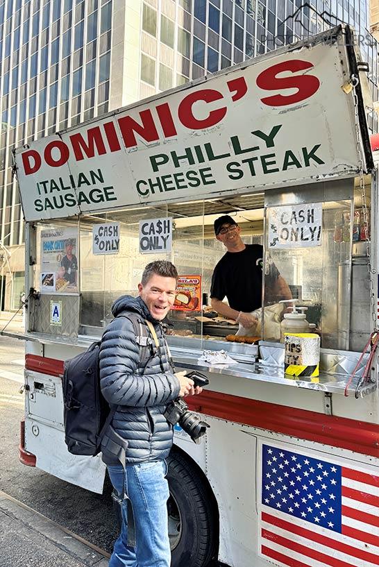 Le blogueur de voyage Florian Westermann chez Dominic's Italian Sausage à New York