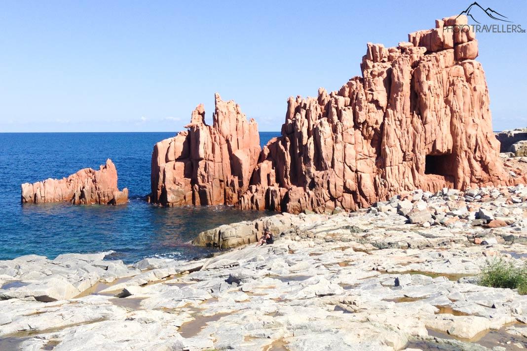 Las rocas de pórfido rojo de Arbatax