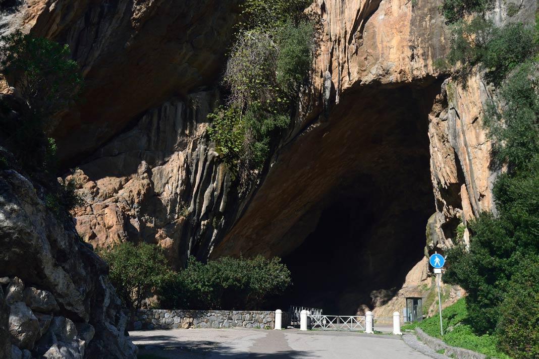 La entrada a la Grotta di San Giovanni