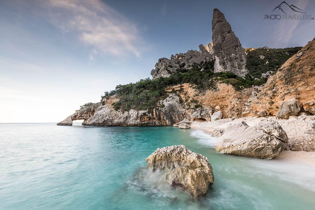 La aguja de caliza L'Aguglia en Cala Goloritzè