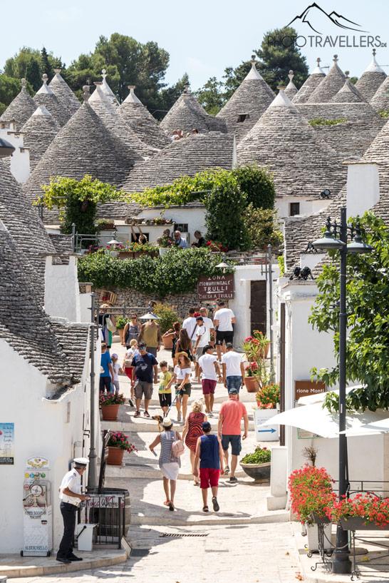 Turistas en Alberobello