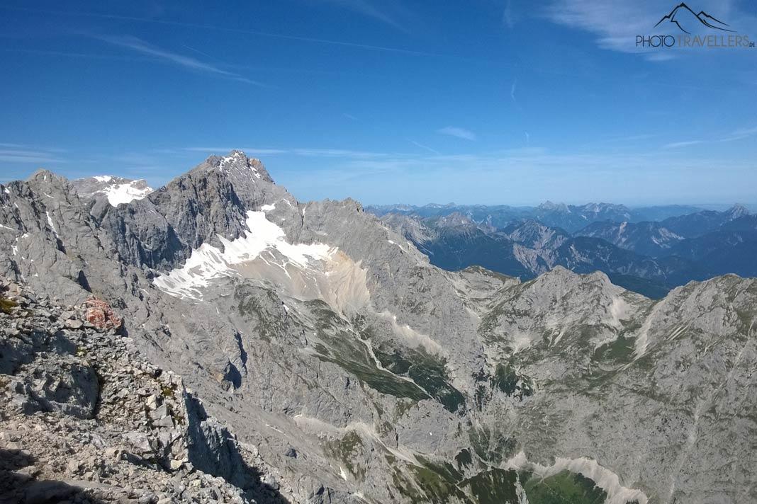 Vue du sommet de l'Alpspitze en direction du Zugspitze