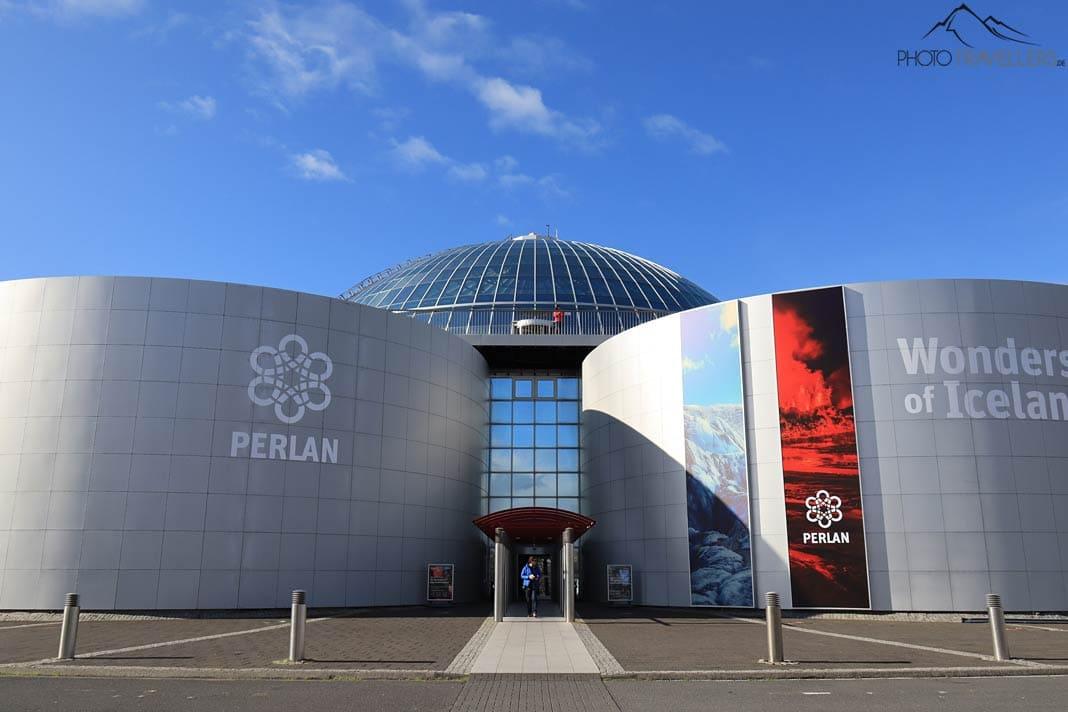 Le Perlan avec son dôme caractéristique à Reykjavik