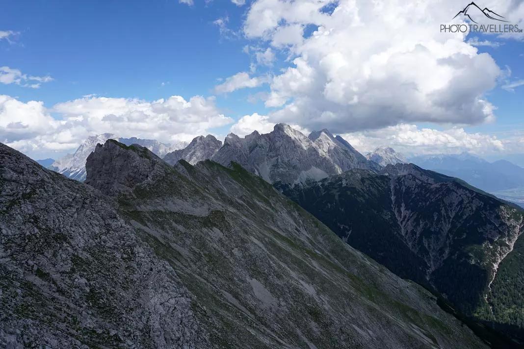 La vue du sommet du Wannig vers la Handschuhspitze
