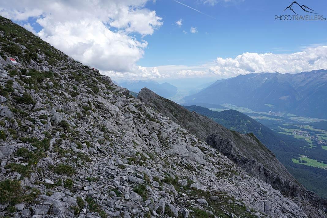 Le sentier de randonnée raide menant du Wannig à la Handschuhspitze