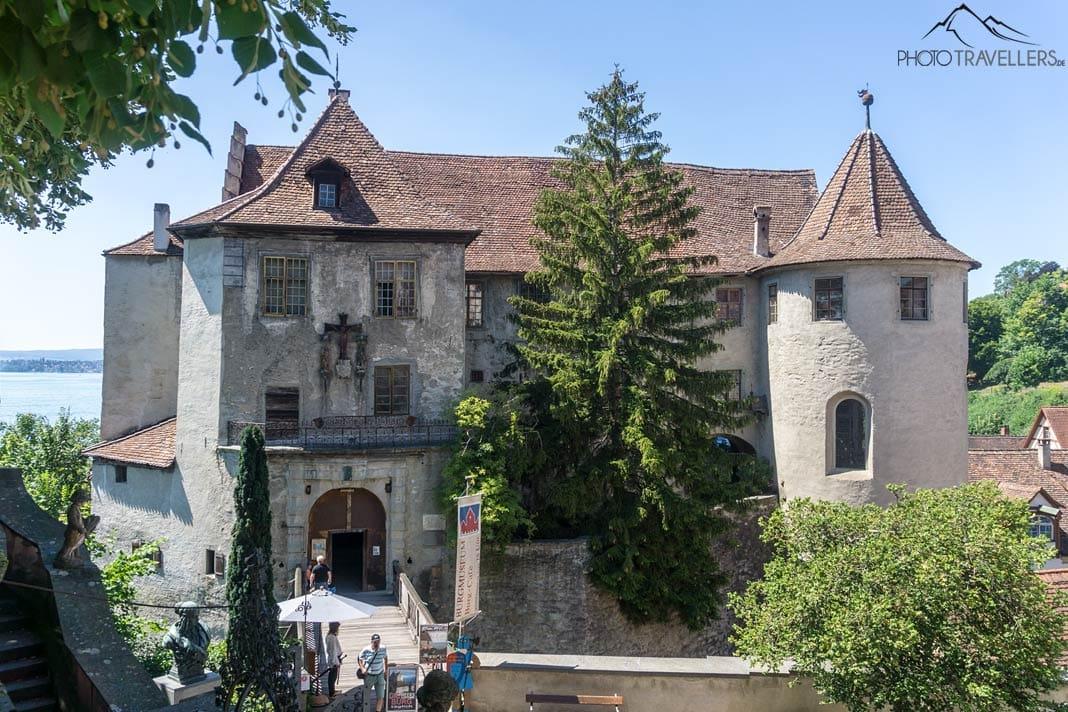 Le château de Meersburg avec le pont dans la ville de Meersburg au lac de Constance