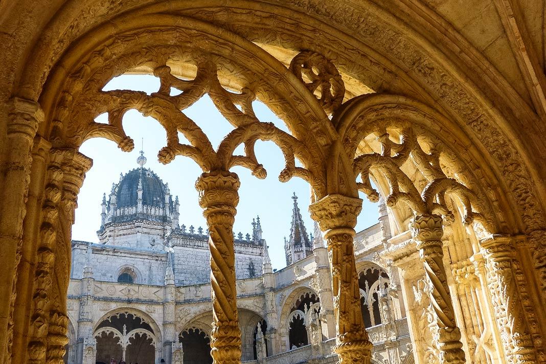 Colonnades au monastère Mosteiro dos Jerónimos