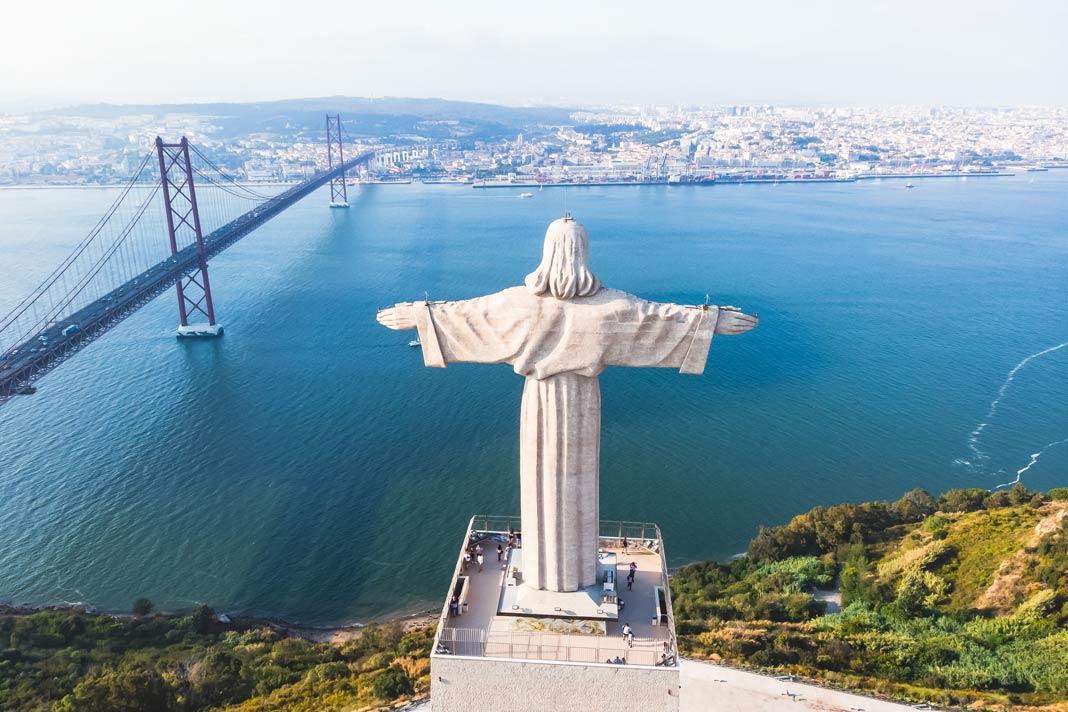 La statue Cristo Rei avec vue sur Lisbonne