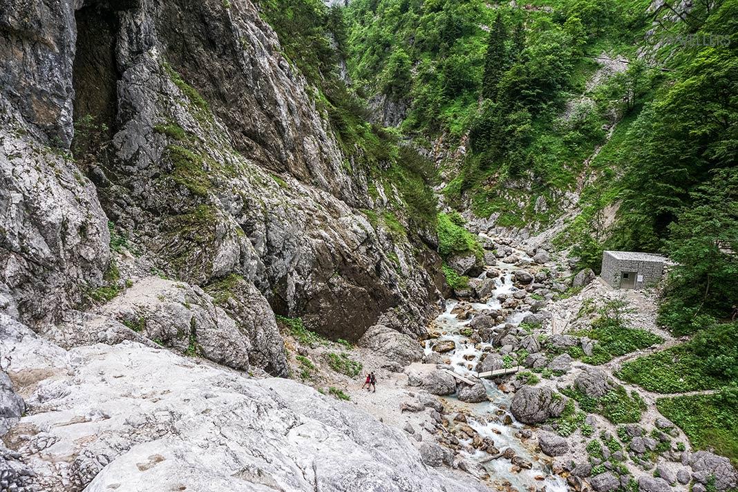 Une montée raide dans la vallée de Höllental