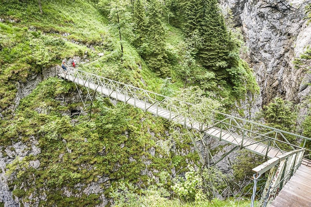 Le pont au-dessus de la Höllentalklamm